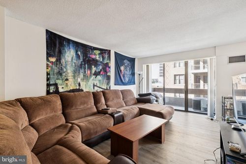 apt-703-1326 Spruce St, PHILADELPHIA, PA, 19107-5828 | Card Image