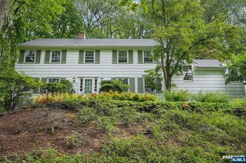 22 Old Smith Rd, Tenafly, NJ, 07670-2227 | Card Image