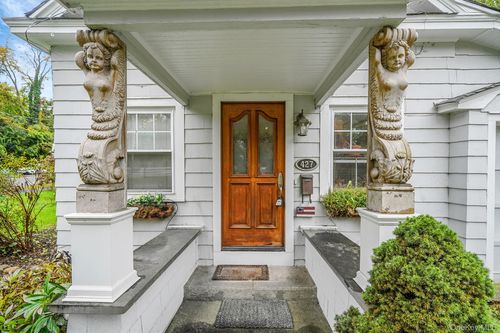 427 Park Ave, Huntington, NY, 11743-2803 | Card Image