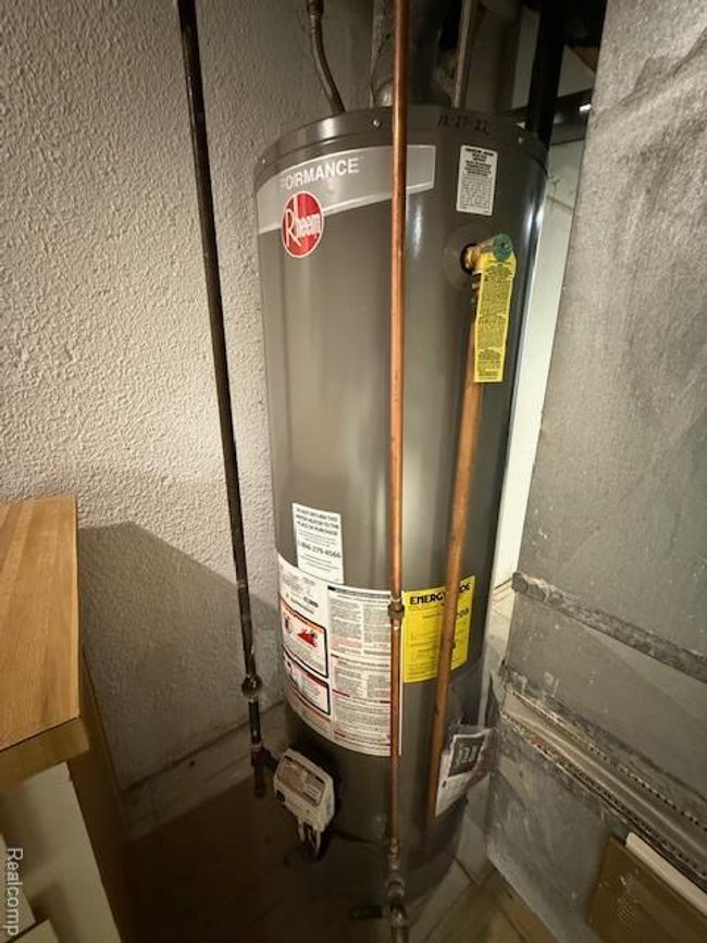 Utilities with gas water heater | Image 29