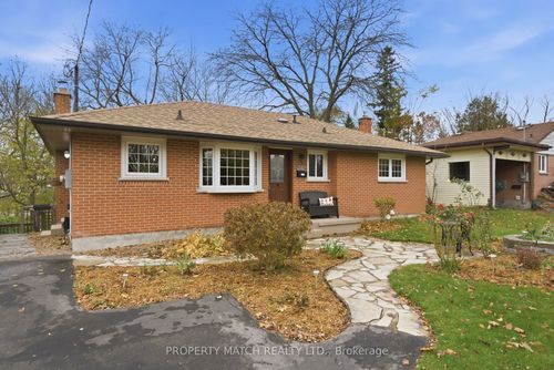 572 Wychwood St, Oshawa, ON, L1G2T3 | Card Image