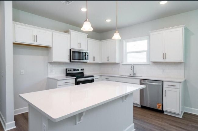 Morgan Premier Fresh Kitchen w Pendants2 | Image 8