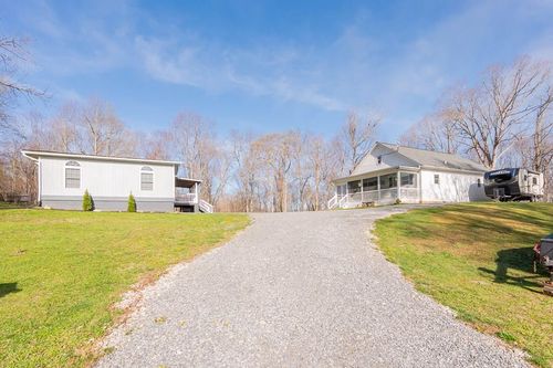 725 Cross Ave, Pearisburg, VA, 24134 | Card Image