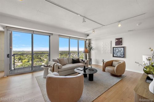 unit-1704-432 S Washington Ave, Royal Oak, MI, 48067-3864 | Card Image