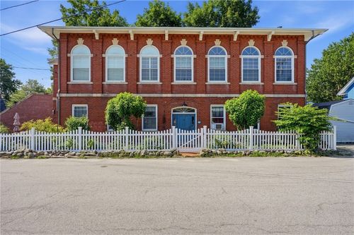 b-1298 Victory Hwy, Oakland, RI, 02858-1124 | Card Image