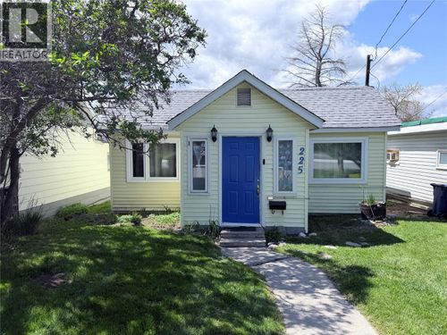 225 16th Ave S, Cranbrook, BC, V1C2Z5 | Card Image