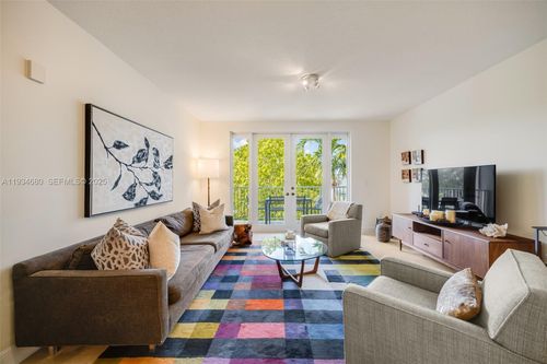 305-3540 Main Hwy, Coconut Grove, FL, 33133-5933 | Card Image