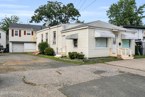 289 Port Monmouth Rd, North Middletown, NJ, 07748-5736 | Card Image
