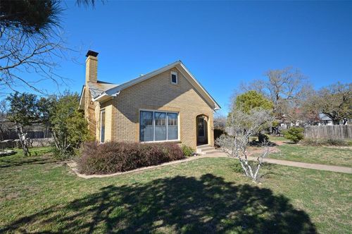 318 W Main St, Lometa, TX, 76853-2216 | Card Image