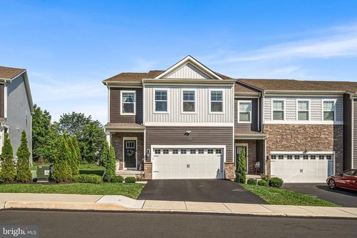 43 Hummingbird Ln, Phoenixville, PA, 19460-5635 | Card Image