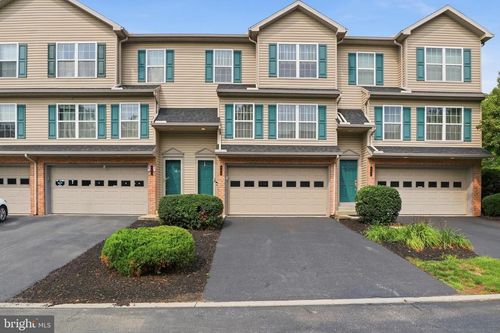 555 Meadow Croft Cir, Mechanicsburg, PA, 17055-5863 | Card Image