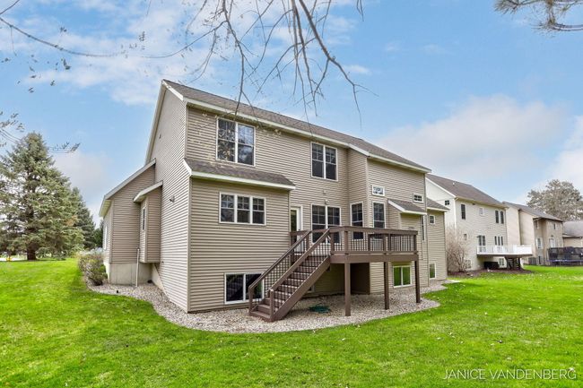 8-web-or-mls-3022-jamesway-ave | Image 43