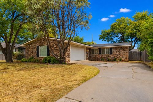 2733 Manchester Dr, The Village, OK, 73120-2901 | Card Image