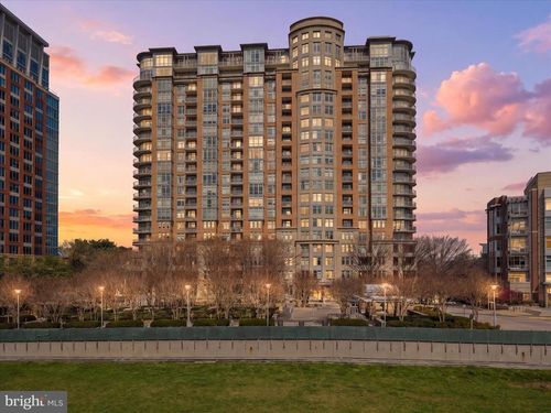 206-8220 Crestwood Heights Dr, MCLEAN, VA, 22102-3122 | Card Image