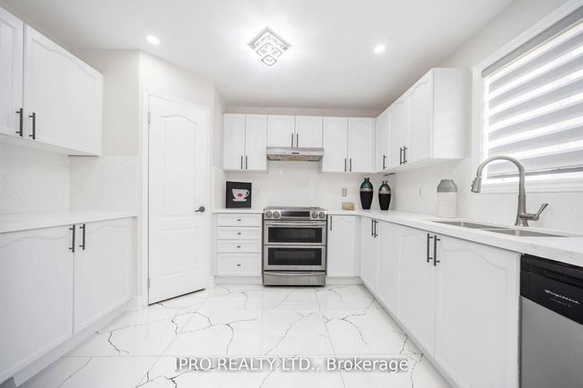 21 Sandway Dr, House other with 7 bedrooms, 5 bathrooms and 4 parking in Brampton ON | Image 5