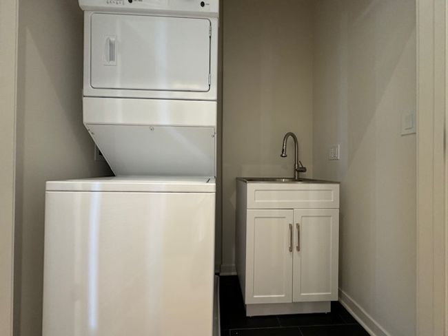 103 - 4177 W Belmont Ave, Condo with 3 bedrooms, 2 bathrooms and 2 parking in Chicago IL | Image 8
