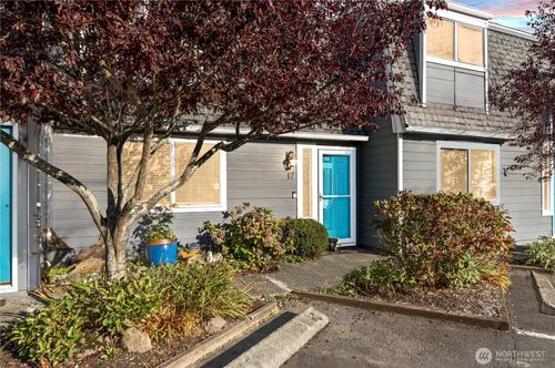 a17-1421 W Casino Rd, Everett, WA, 98204-1557 | Card Image