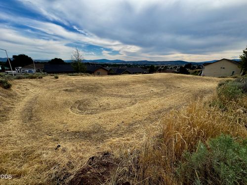 866 Westview Drive, Klamath Falls, OR, 97603 | Card Image