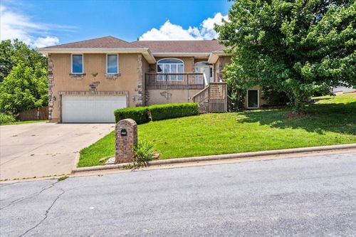 3057 S Suburban Ave, Springfield, MO, 65807-8724 | Card Image
