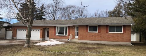 16 Penetangore Row S, Kincardine, ON, N2Z2N6 | Card Image
