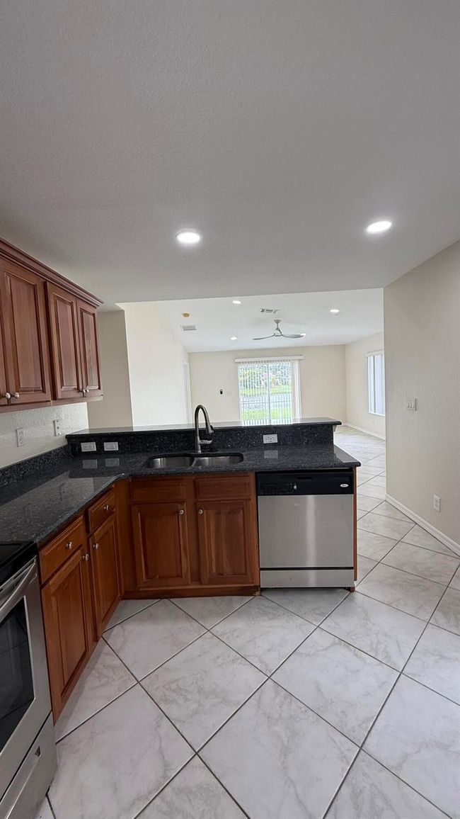 2131 Sw Newport Isles Boulevard Boulevard, House other with 3 bedrooms, 2 bathrooms and null parking in Port St Lucie FL | Image 13