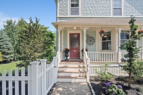 35 Harvard St, Winchester, MA, 01890-1215 | Card Image