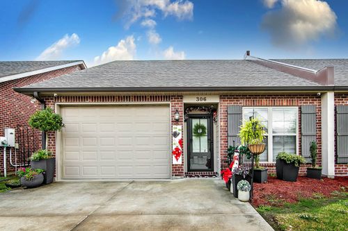 306 Derusso St, Houma, LA, 70364-2451 | Card Image