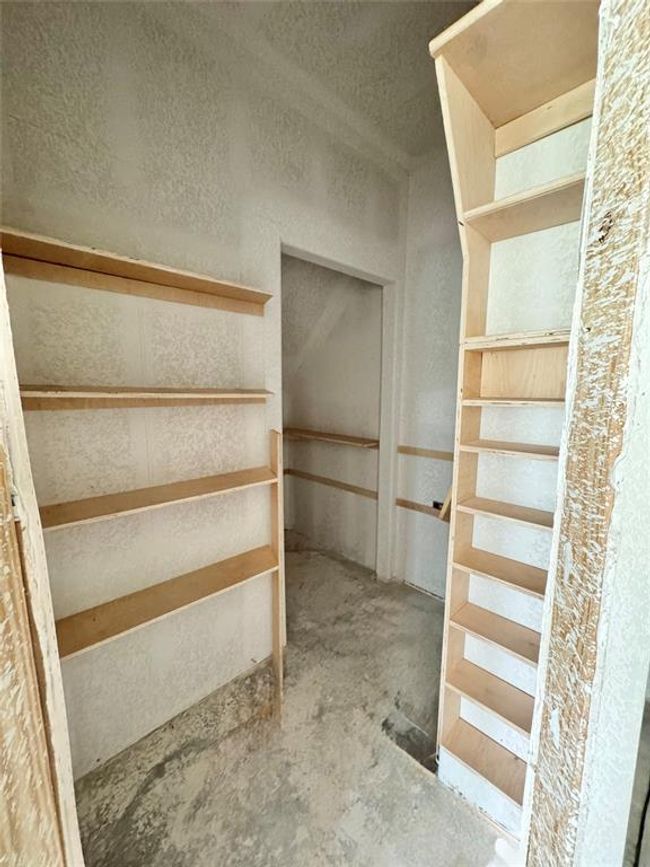 Large walk in pantry | Image 5