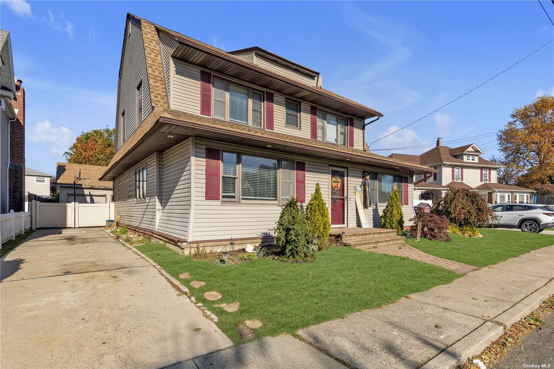 Watts Pl, Lynbrook, NY 11563