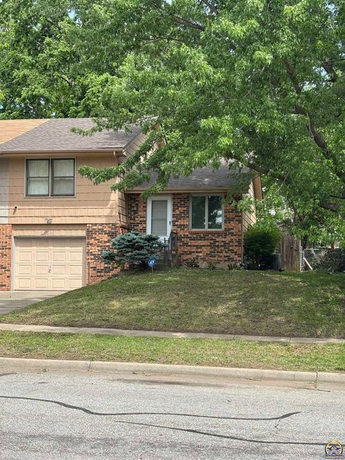 3626 Sw Cambridge Ave, Topeka, KS, 66614 | Card Image