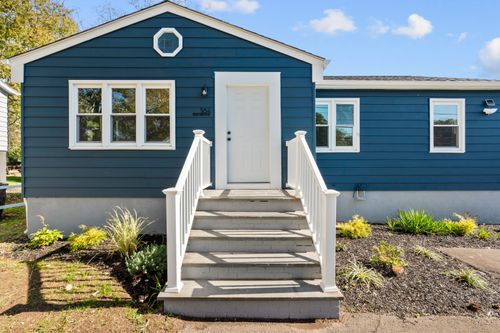 384 Silver Sands Rd, East Haven, CT, 06512-4128 | Card Image