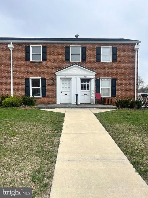 203 E Whitlock Ave, WINCHESTER, VA, 22601-4429 | Card Image