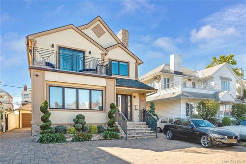 262 W End Ave, New York, NY, 10023-2600 | Card Image