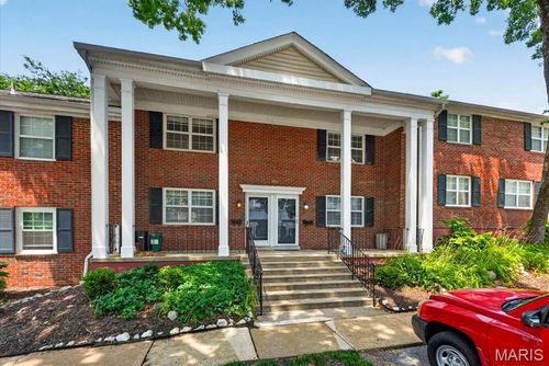 1663 E Swan Cir, Saint Louis, MO, 63144-1114 | Card Image