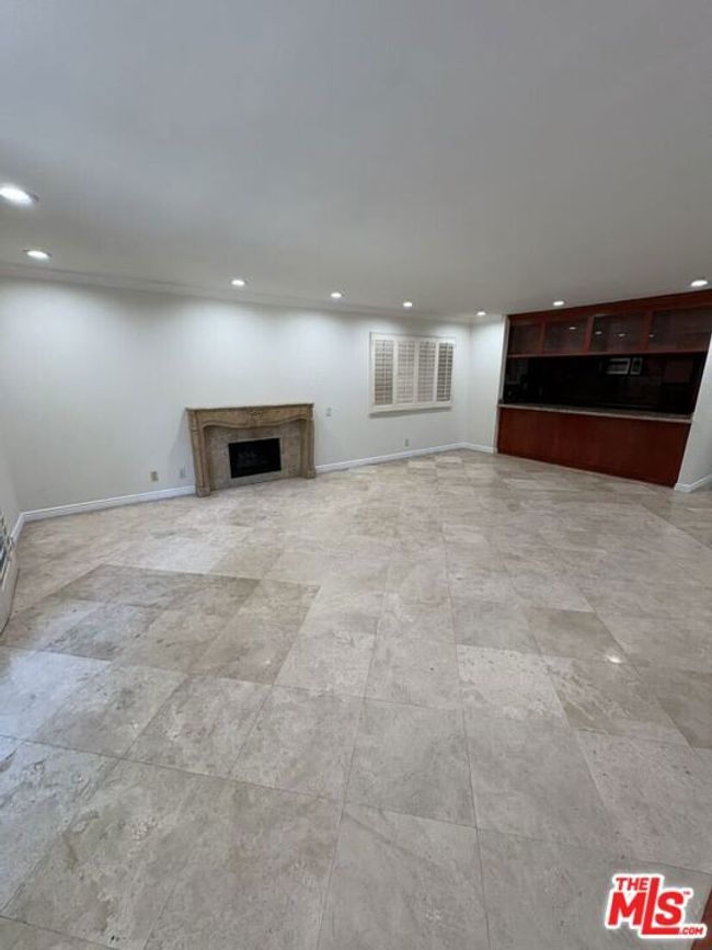 APT-202 - 8909 Burton Way, House other with 2 bedrooms, 2 bathrooms and 2 parking in Los Angeles CA | Image 6