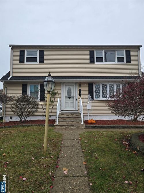 18 Donna Dr, Wood Ridge, NJ, 07075-1916 | Card Image