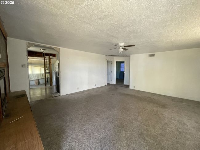 2202 Joe Wright Rd, House other with 2 bedrooms, 1 bathrooms and 2 parking in Klamath Falls OR | Image 4