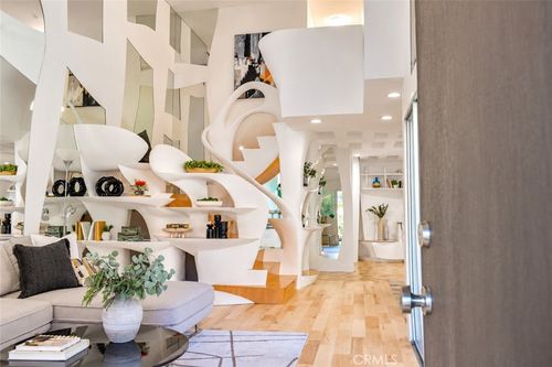 718 Via Colinas, Westlake Village, CA, 91362-5058 | Card Image