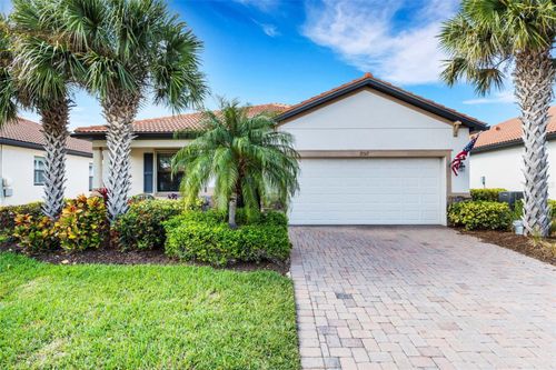 19317 Nearpoint Dr, VENICE, FL, 34292-3700 | Card Image