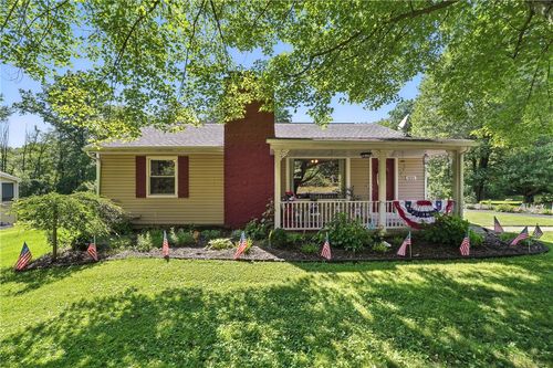 3215 Mercer Rd, New Castle, PA, 16105-5311 | Card Image