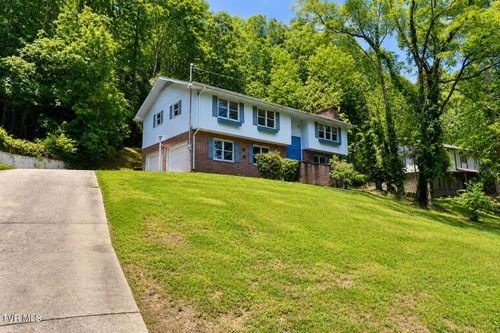 205 Tamassee Dr, Johnson City, TN, 37601-1227 | Card Image