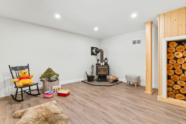 10979 Highway 118, House other with 3 bedrooms, 1 bathrooms and 8 parking in Algonquin Highlands ON | Image 20