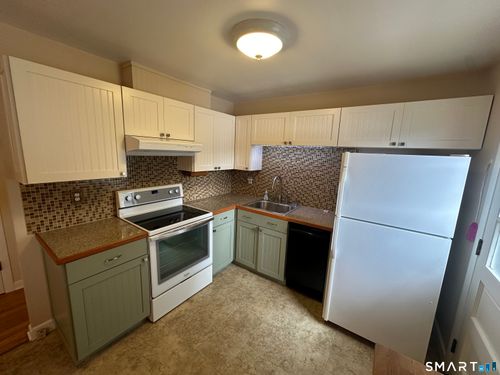 18 Manchester Ave, Waterbury, CT, 06705-3024 | Card Image