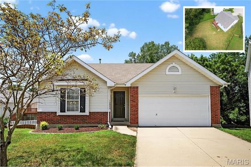2664 Brookrun Dr, Belleville, IL, 62221-7132 | Card Image