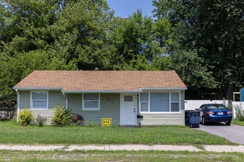 927 Henry St, Michigan City, IN, 46360-5928 | Card Image