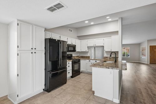 8734 W Bloomfield Rd, Peoria, AZ, 85381-8170 | Card Image