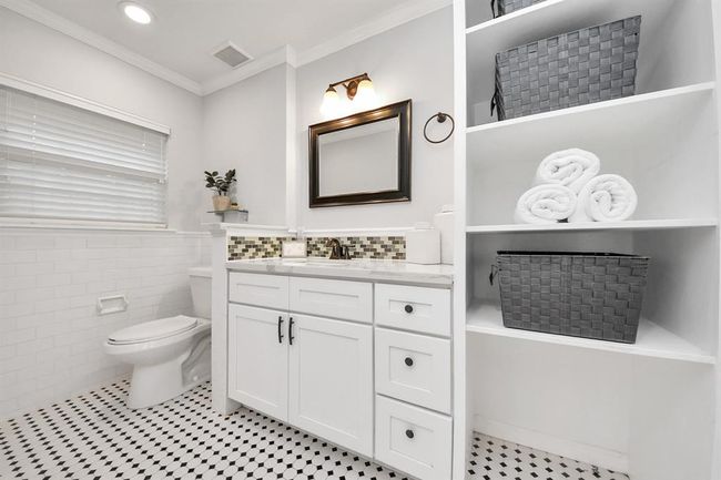 Main bathroom | Image 16