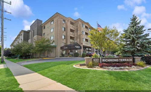512-400 N Richmond Street, APPLETON, WI, 54911 | Card Image