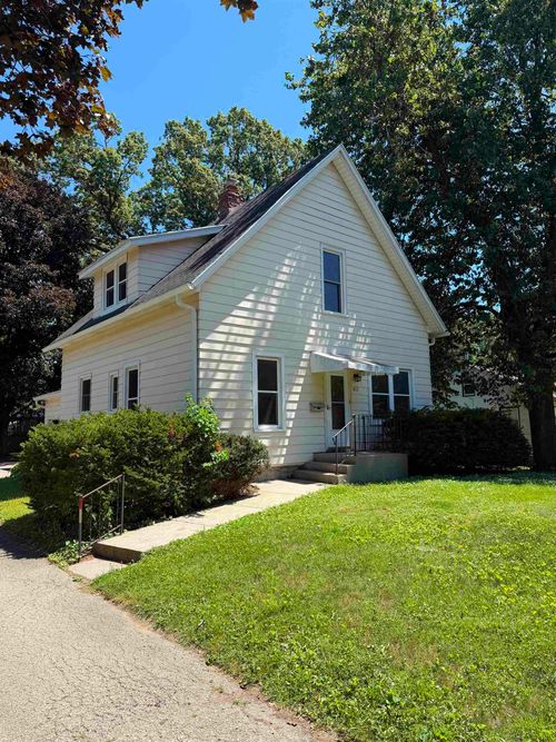 652 N Oak Street, Oregon, WI, 53575 | Card Image