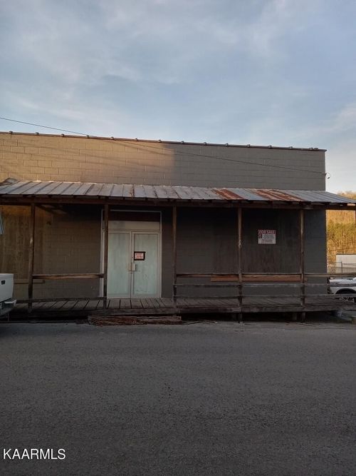 180 Jockey St, Sneedville, TN, 37869-3833 | Card Image